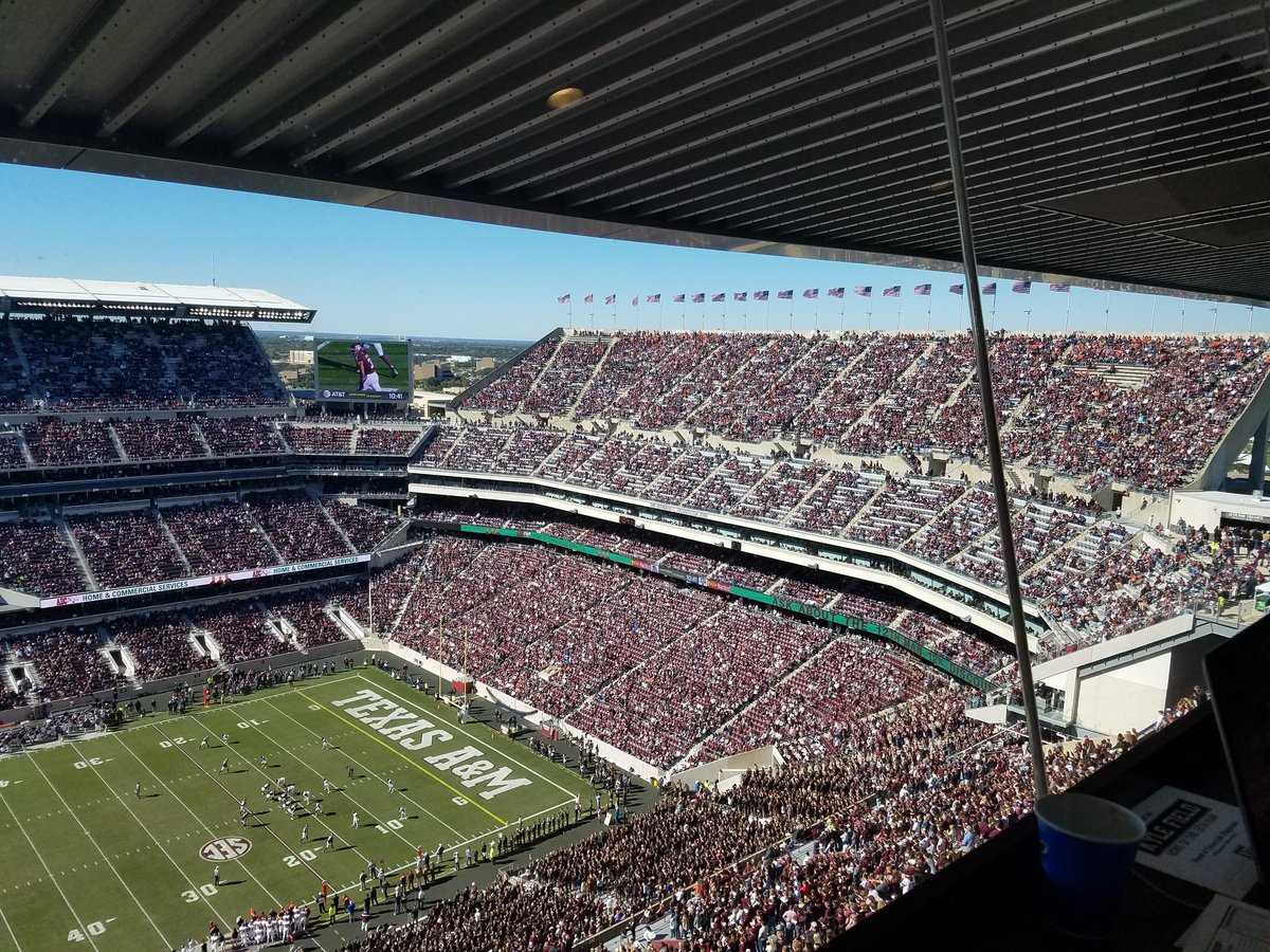 JeffWat7's tweet photo. #AggieFootball #BirdsUp Empty seats, can tell the Ags are coming off a loss late in year, maybe more 1st brisk, cool wknd TX deer season. https://t.co/dPLxTW7FMB