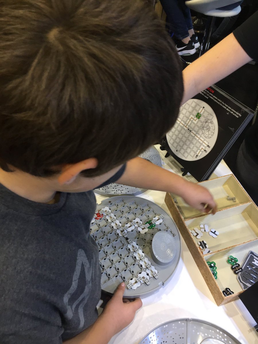 KimKusiciel's tweet image. @ChiTAGWeek is great for educators 👀 for new brain games! Even #StarWarsScience is here! @_FullTimeMom