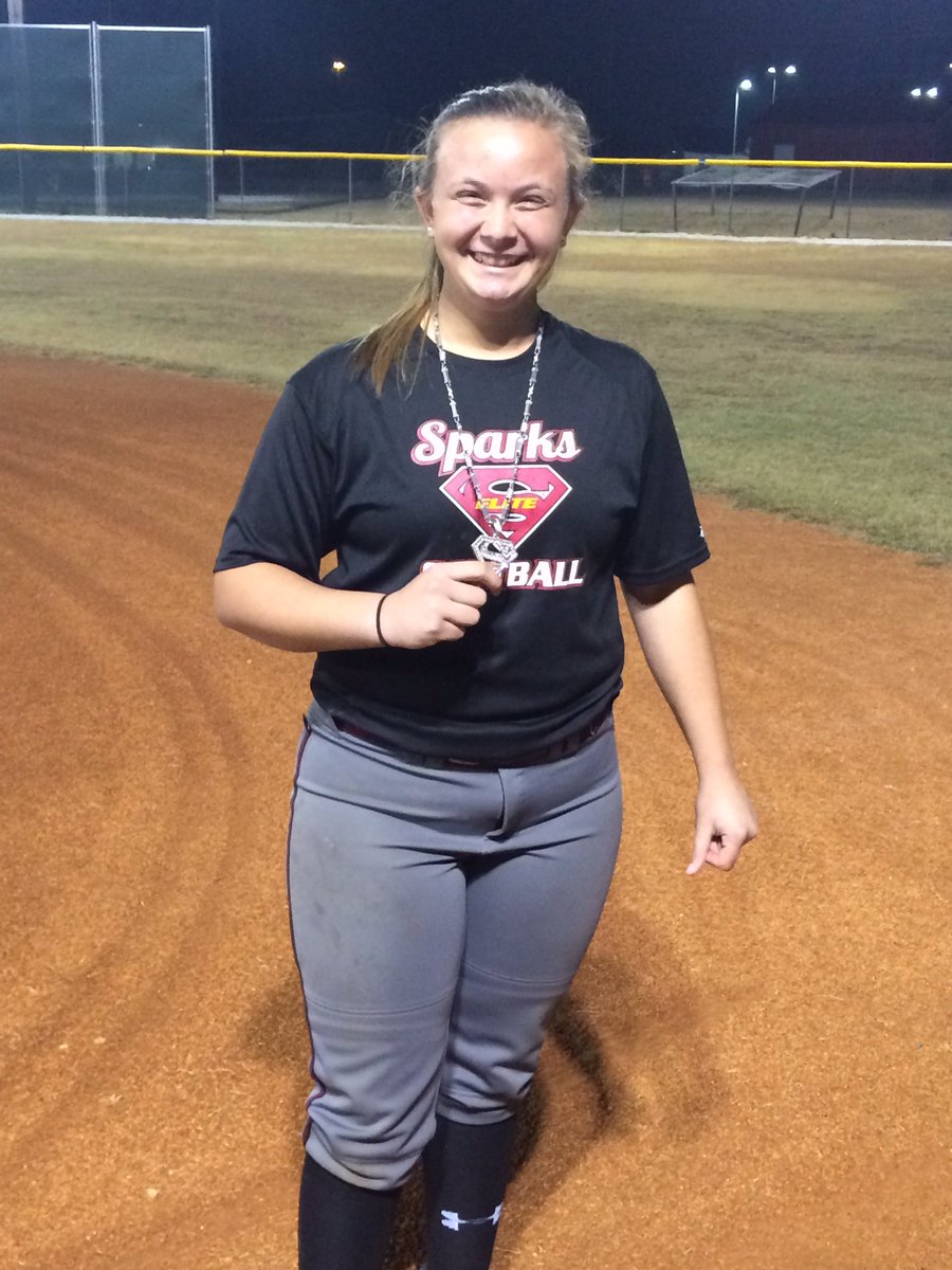 SparksElite02's tweet photo. @MaddieCartron keeps her Chain after her Homerun at the Bolts Five Star against the East Cobb Bullets #SEtheProcess #PoptheChain #SE02 https://t.co/911Rop6p5k