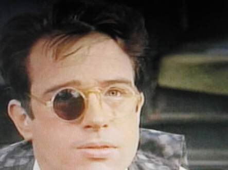 えりこ Twitterissa コラボの眼鏡が出るみたいだけど愛する光忠いない W そりゃそうか 眼帯だもんな でも世の中にはこんな眼鏡もあるんだぜ 片目サングラスww コラボ第二弾 燭台切光忠モデルは是非これで O 刀剣乱舞 燭台切光忠 Jins T