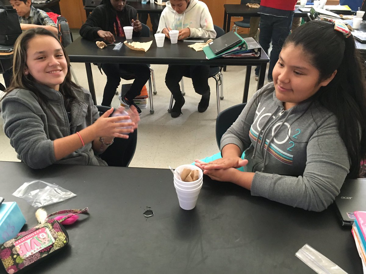 Making slime in the science club 😊🔬⚗️