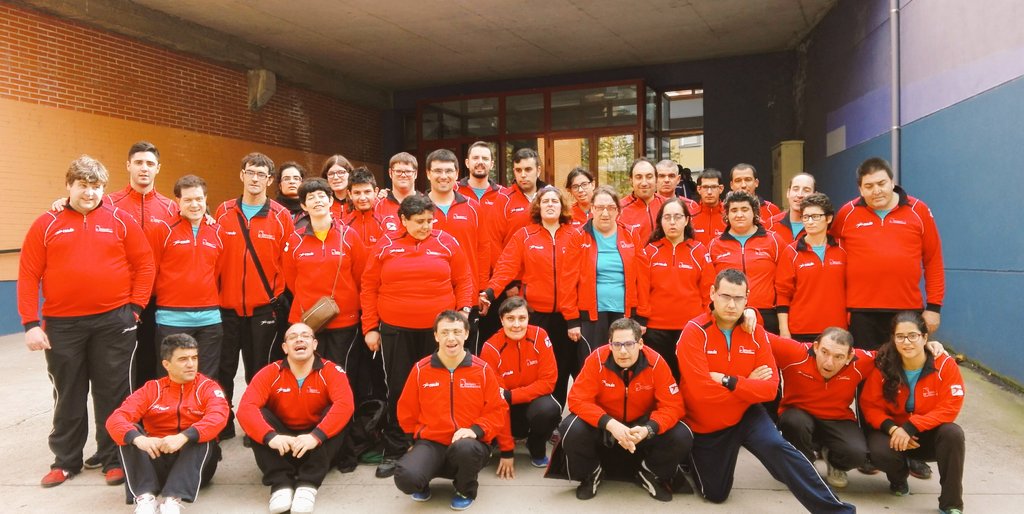 Brianclubdepor's tweet photo. Pasamos la noche en Ponferrada gracias a #aspronabierzo y competimos por la mañana! Hemos disfrutado un montón! https://t.co/65HoNwdPvK