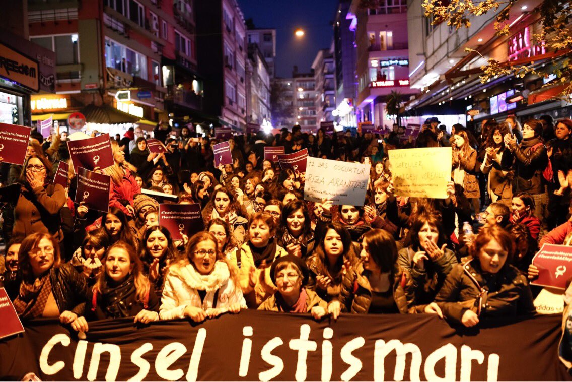 kadikoybelediye's tweet photo. Kadıköy'de binlerce kadın "Cinsel İstismarı Aklayan Yasayı Geri Çekin!" dedi. https://t.co/zqn5I4RWhO