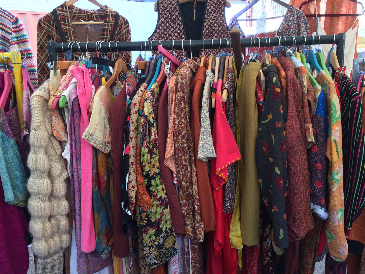 FleaLondon's tweet photo. Nothing to wear? Get to #flea #sunday @flatironsquare_  and pick a #vintage gem #ilovemarkets #fashion #preloved #london https://t.co/Cp1NHXTdo9