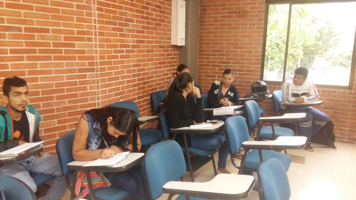 JorgeTaboada7's tweet photo. Interactuando en CIPAS ecuaciones diferenciales. @cienciasunad @ClaudioCamiloG1 @ECBTI_IBAGUE. Compromiso institucional. Trabajo en equipo. https://t.co/mw6ubkokkI
