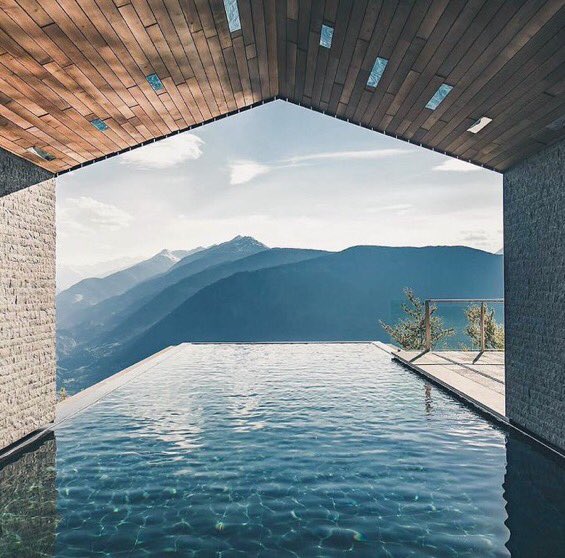 إبداع إلهي ولوحات ربانيّة ،
"جرعة تأمُّل" . . ☁️📻🌿