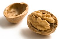 FrooseNutrition's tweet photo. This nut contains twice as many antioxidants as other nuts. Are you including them in your diet? https://t.co/ykUdiJWIC3 #nutrition https://t.co/kccccWkro7