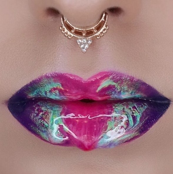 FashionCanada's tweet photo. The internet is (rightfully) losing its mind over hologram lips: https://t.co/r7VNWRY1JN https://t.co/jrjytZBu0K