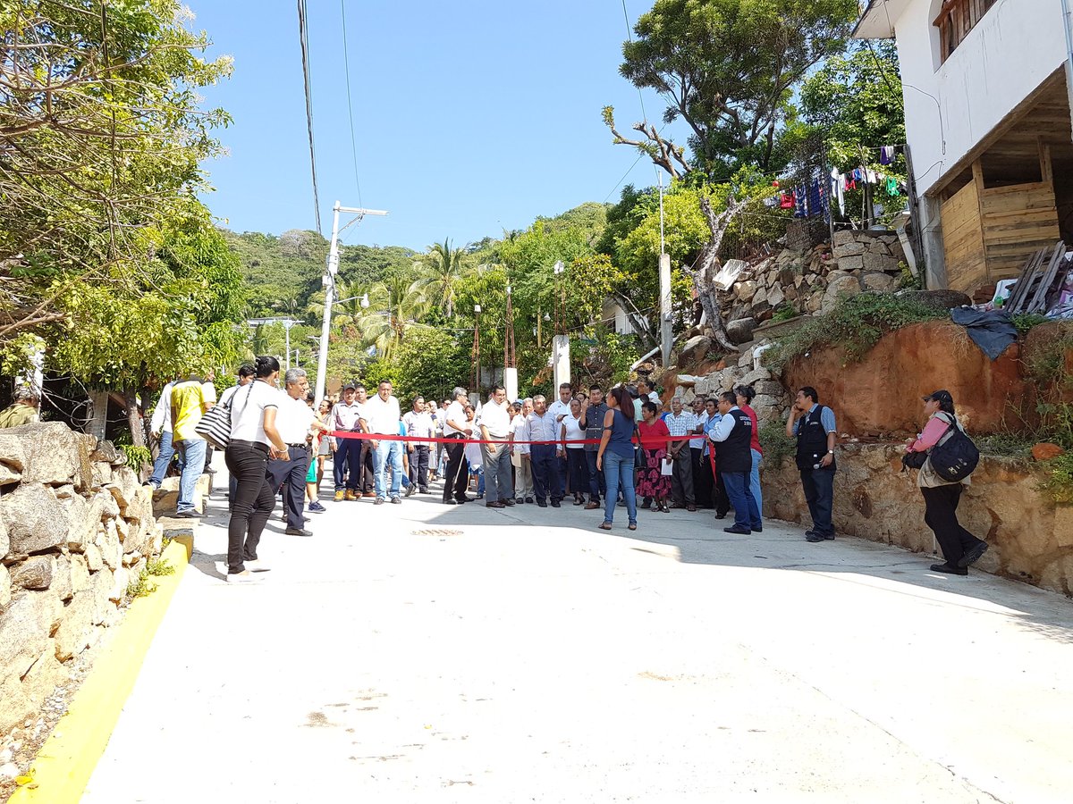 Rodolfo_Esco's tweet photo. Inauguración del tramo que conecta calle 12 y calle 13 de la col. Olímpica acompañados del presidente  @EvodioVelazquez https://t.co/0iqgatERIj