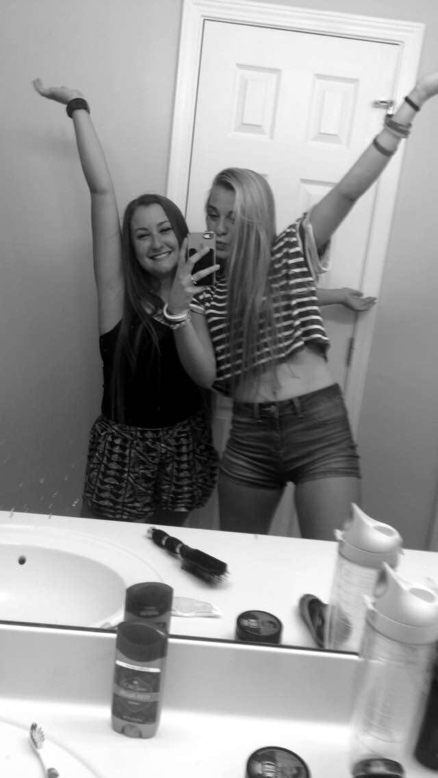 amandadenno8's tweet photo. CROCS!! happy birthday babe love u more than anything #cerforlife ππ»π https://t.co/6gwmzr5iZW