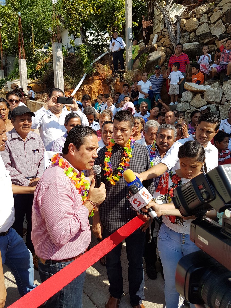 Rodolfo_Esco's tweet photo. Inauguración del tramo que conecta calle 12 y calle 13 de la col. Olímpica acompañados del presidente  @EvodioVelazquez https://t.co/0iqgatERIj