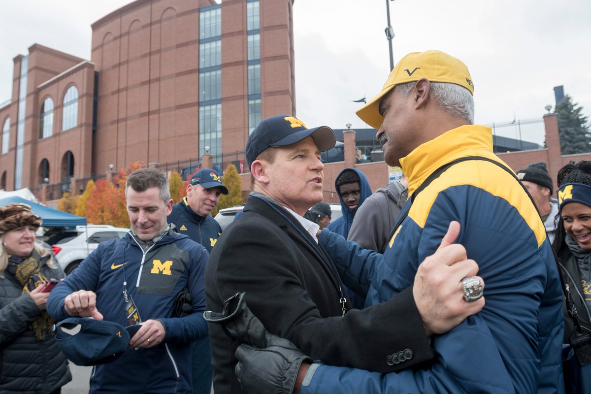 DavidGuralnick's tweet photo. Les Miles and Jim Betts tailgating outside Michigan Stadium today. @CoachLesMiles @chengelis https://t.co/qKHCr9Kj1B