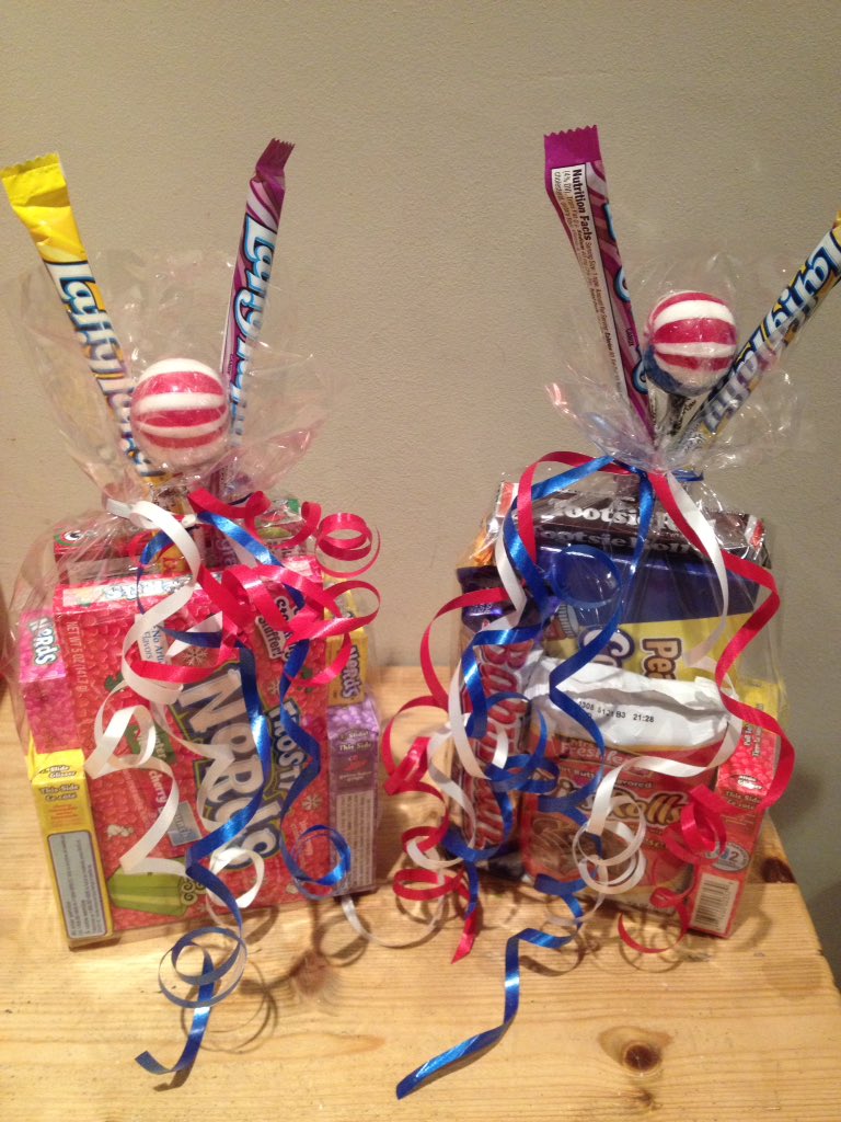 Candylicious_UK's tweet photo. USA gift bags all made up for customers. Contact us for any requirements #usacandy #sweetgifts #hampers 😃🍭 https://t.co/pCjDUmtbat