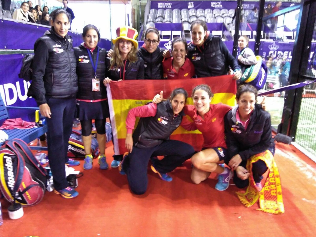 padelon's tweet image. La Selección Española Femenina Campeona del Mundo por Equipos #MundialPadel16 #WPC2016 iEnhorabuena! 🎾👭 🇪🇸🏆