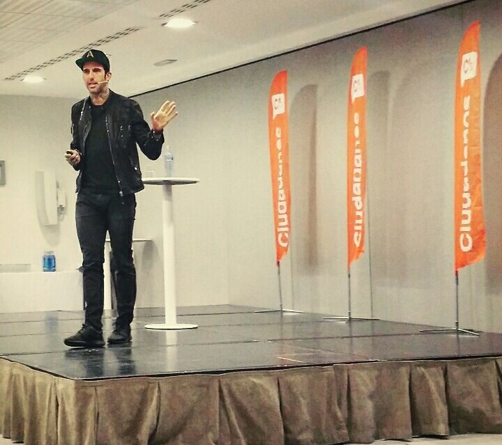 zdiegocs's tweet photo. Elimina de tu vida la palabra éxito y la palabra fracaso, porque el éxito relaja y el fracaso no existe 👌💪 @josefajram #CampusJovenCS https://t.co/Rdam3d7Fb1