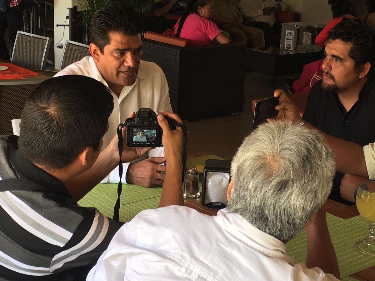 AntonioAmaroC's tweet photo. Agradezco a los representantes de los medios de comunicación de #Huatulco por la entrevista. https://t.co/ym4NHdCa2k