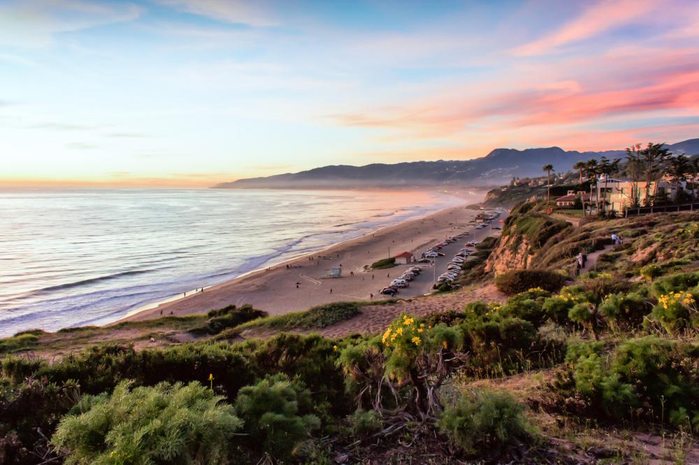 KayaStrtKitchen's tweet photo. Love to hike? Now that the weather is cooler, here are some of the best #LA hiking trails to check out. https://t.co/GDFhFmDlio https://t.co/8nBUld3TVs