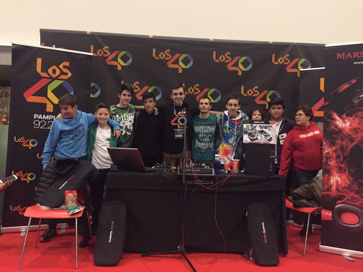 YouWin40's tweet photo. Y damos paso a la #BatallaDJs en #YouWinSantiago #Los40 con premios de #Hercules 🎶🎶🎧😜 https://t.co/lAdN0ct4fb