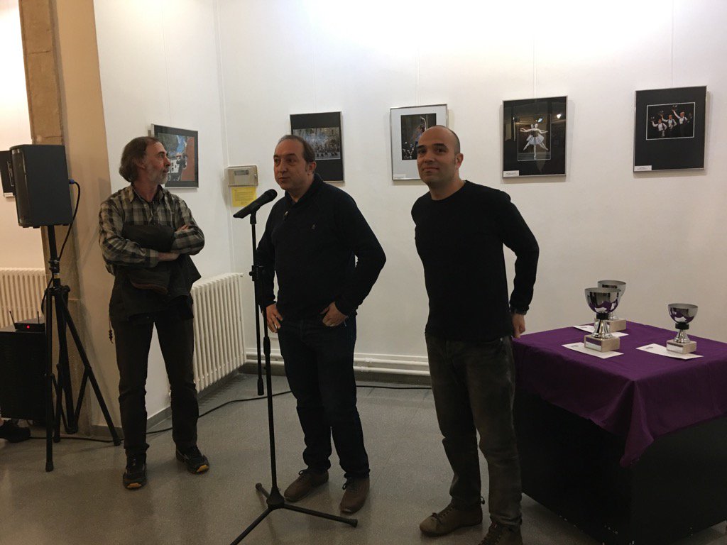 EsbartSabadell's tweet photo. Inaugurem l'exposició fotogràfica #DID2016 amb 37 obres. Ens acompanya @JoanBerlanga #Sabadell https://t.co/U2KuaN2Kwj