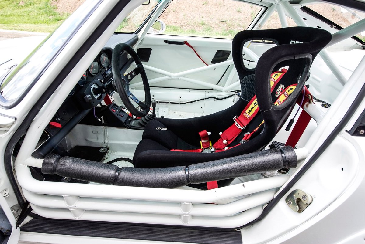 AutoBant's tweet photo. Isn't homologation a wonderful word. 
This 1996 911 GT2 EVO (1 of 11) is the real deal 👌🏻

#Porsche 🇩🇪 https://t.co/61BAreZS6C