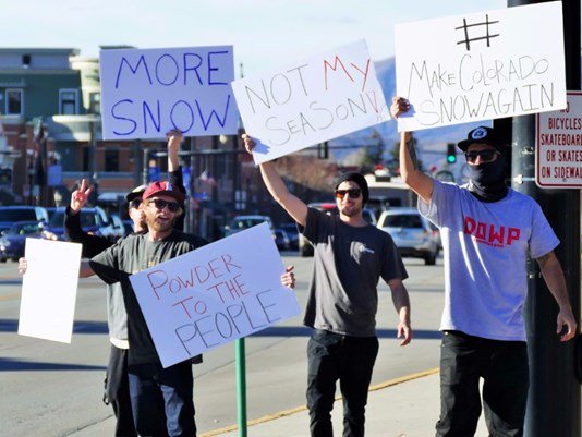 MainStreetStmbt's tweet photo. Finally- SNOW in Steamboat! The snow dances must have worked. Maybe a few more protesters, just to move things along? #makecoloradosnowagain https://t.co/GwIPKRwXtF