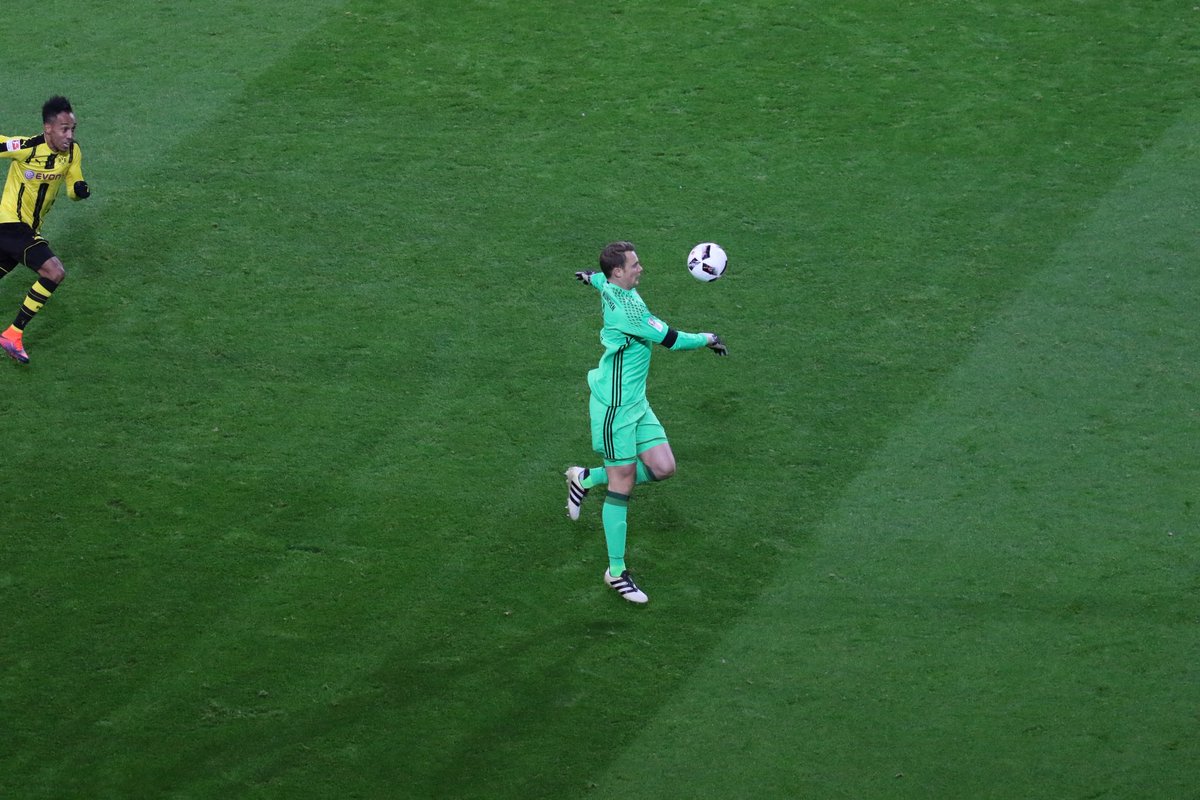 Neuer doing Neuer things. #BVBFCB #NeuerTheWall