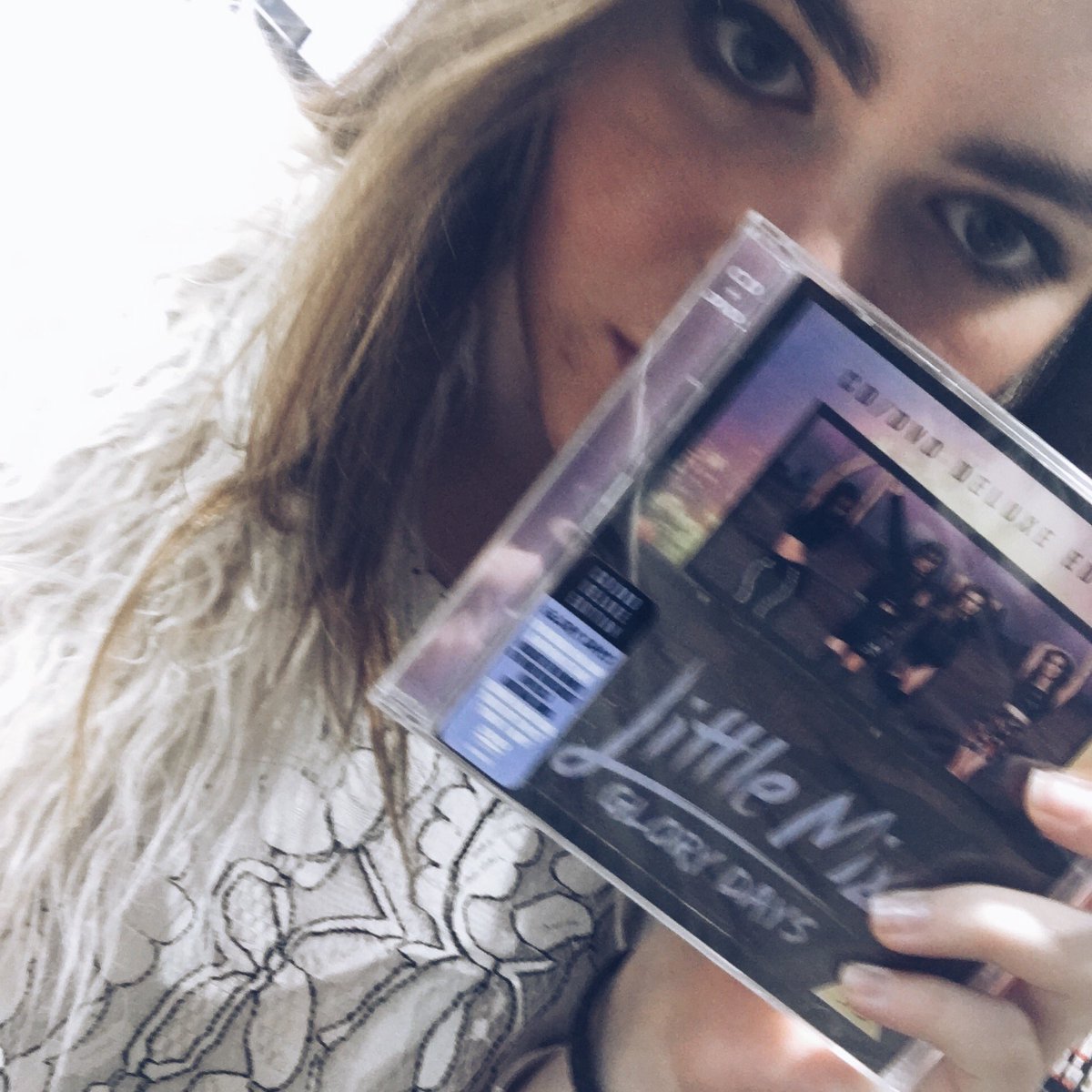 LM__Barcelona's tweet photo. YA TENGO #GloryDays Y VOSOTRAS??? ENVIARME FOTOS 💘💕✨ https://t.co/L1g9wZV1Wd