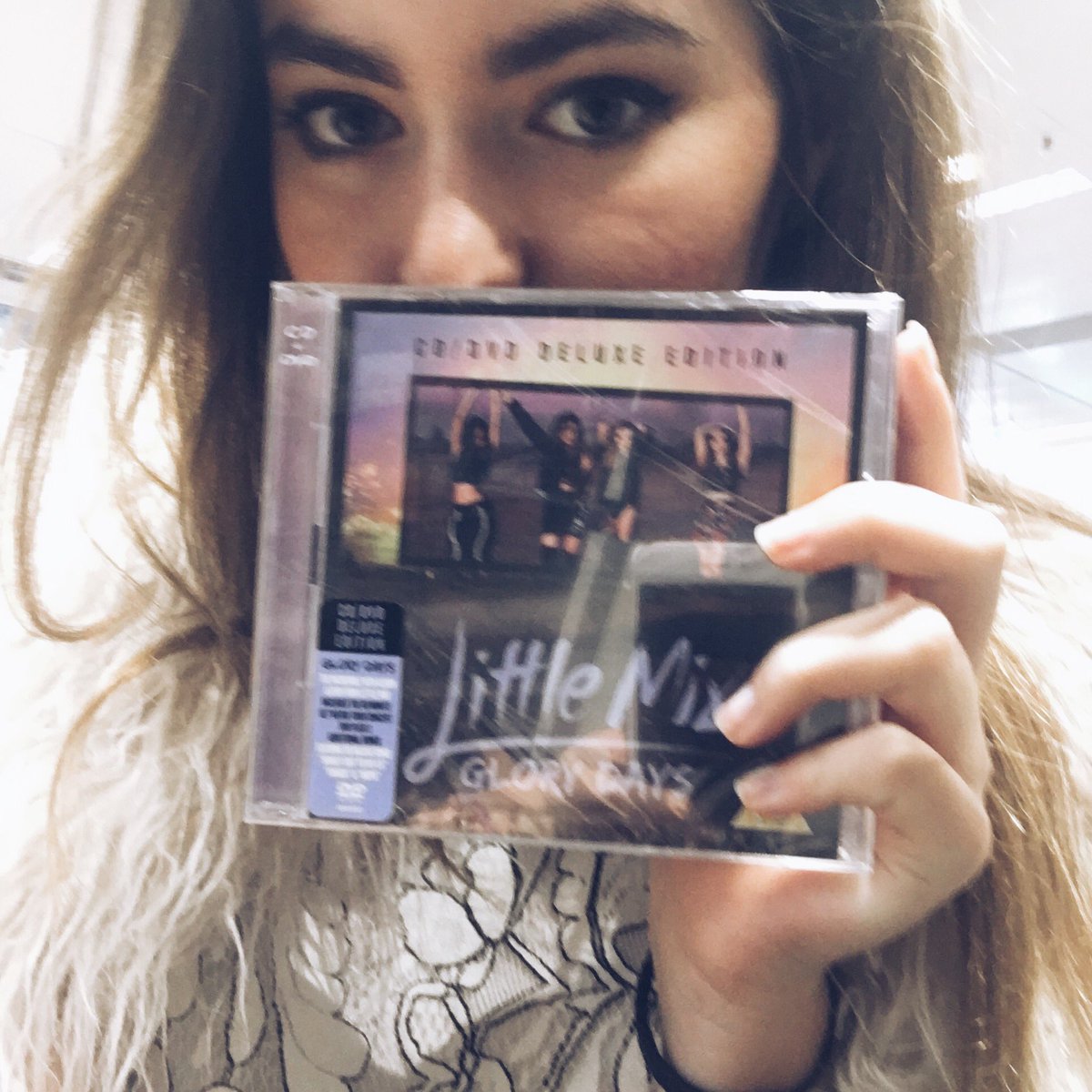 LM__Barcelona's tweet photo. YA TENGO #GloryDays Y VOSOTRAS??? ENVIARME FOTOS 💘💕✨ https://t.co/L1g9wZV1Wd