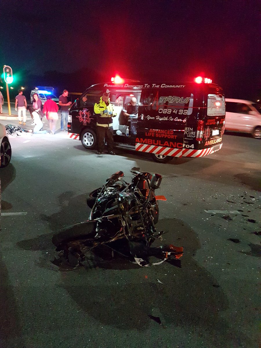 Port Elizabeth - Fatal Motor Bike #Crash at Baywest Mall via <a href="/TraumaNetPE/">Trauma Net Ems</a>  #TrafficEC