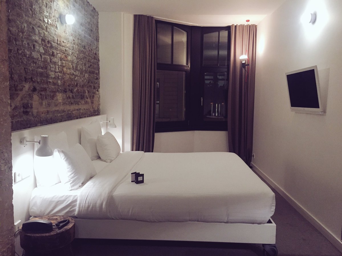 SilviaCartotto's tweet image. Mi piacciono quegli hotel che entri in camera e ti fan dire WAA! 😍 È il 9 Hotel Central di #Bruxelles, in pieno centro. #urbanstyle