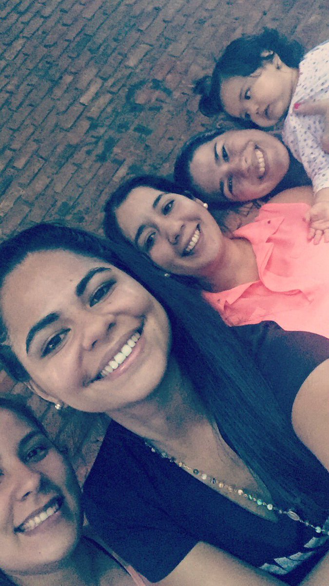 Vecchias04fc's tweet photo. Esto es VECCHIAS 💕👩‍👩‍👦‍👦 https://t.co/zpnUDM0P8w