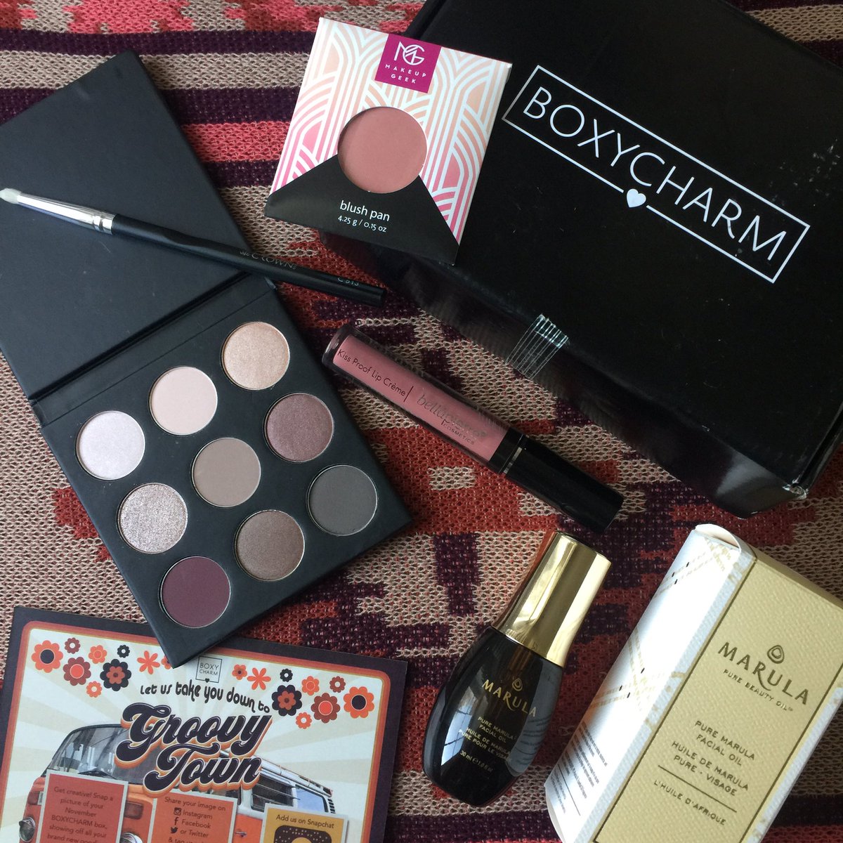 HalieBess's tweet photo. November's Boxycharm goodies. 
#boxymail #boxycharm #boxygroove #ilovemakeup #makeupaddict #makeup #subscriptionbox #makeuplovers https://t.co/x2QdZNqVmR