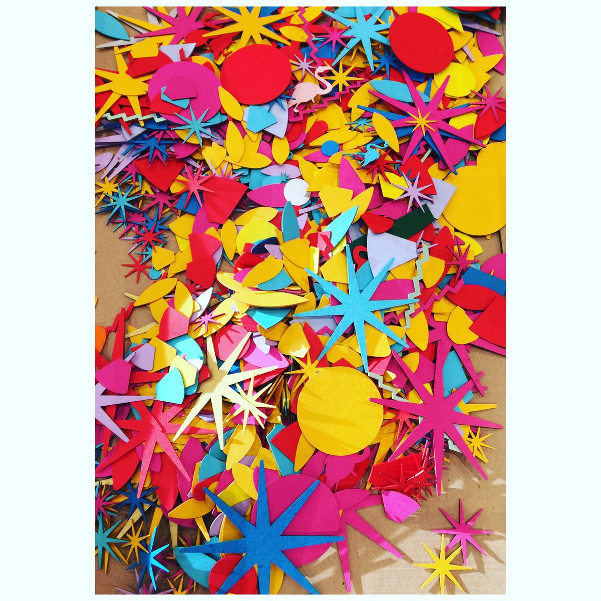 card_cutout's tweet photo. #cardcutout #cardhappy #workshop @ottieandthebea today 💖⭐️✂️📝🎄#cardpopout #christmasbunting #colouringin #stickybits #muchfun https://t.co/J0hlfzLNRU