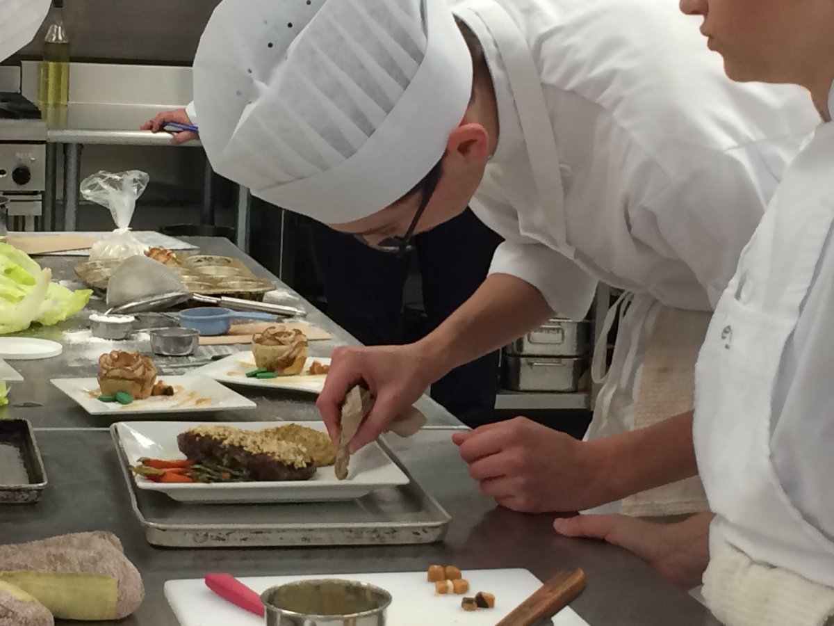 ChristaDao's tweet photo. HS students @ Miller Comprehensive competing in 1st ever cooking comp. Winner gets $500 (and glory) #yqr https://t.co/XFpWPnmIEK