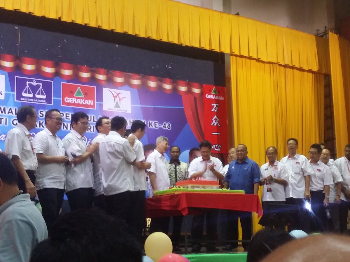 helentpg's tweet photo. Menghadiri Majlis Makan Malam Parti Gerakan Negeri Perak di Taiping. @m_kayveas @ArasuPpp @ZambryOfficial https://t.co/1WsQCjZOK4