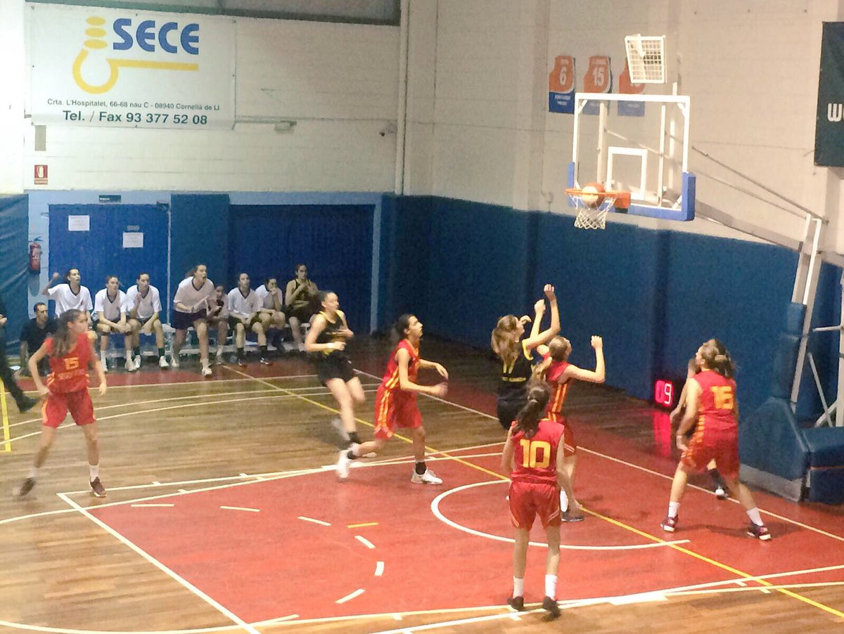 almeda2000fem's tweet photo. Paula torna a pista 9 mesos després i victòria a casa @BasketAlmeda 54-48 #SegleXXI #forçaequip https://t.co/WpX8MKHu3F