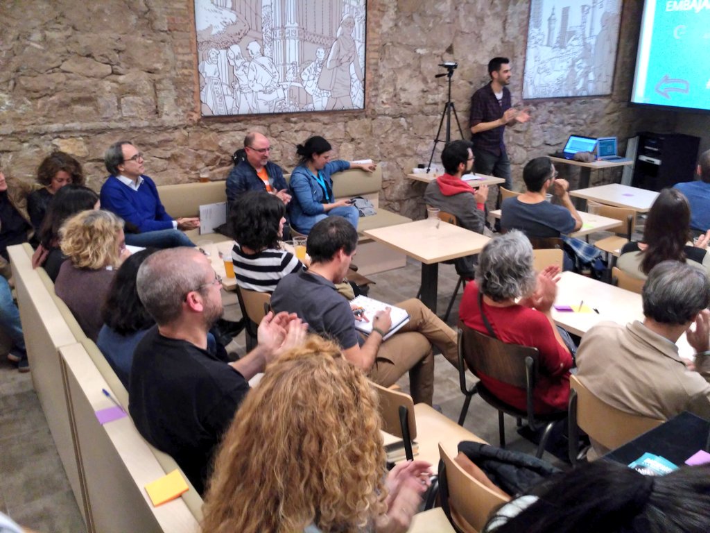 oscarblanco1001's tweet photo. Hoy en #Innobar5, aprendiendo de profesores con ganas de innovar. https://t.co/eRSyehA47y