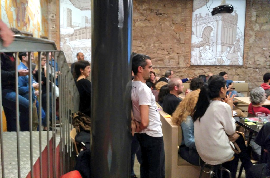 oscarblanco1001's tweet photo. Hoy en #Innobar5, aprendiendo de profesores con ganas de innovar. https://t.co/eRSyehA47y
