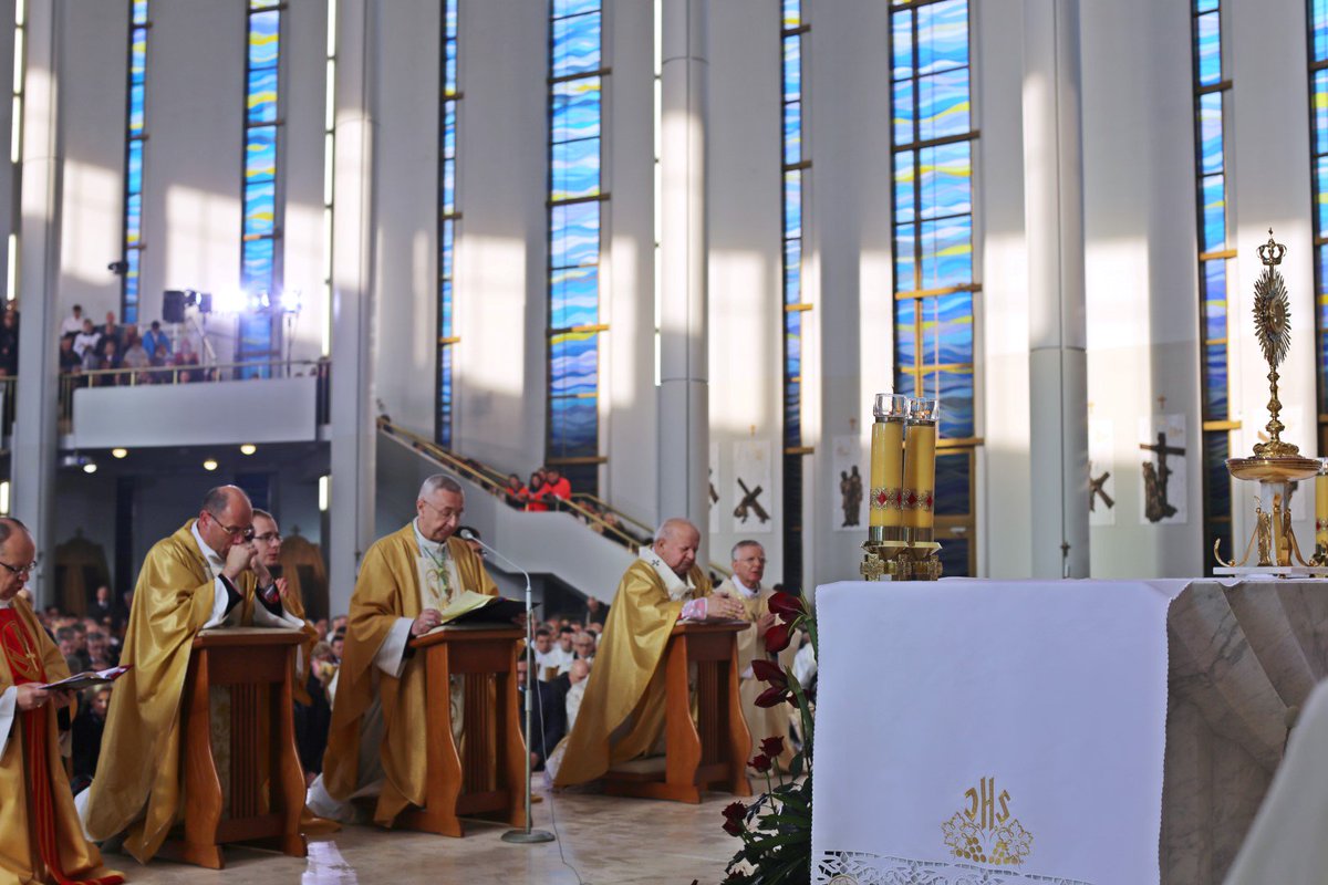 EpiskopatNews's tweet photo. #media: #foto z proklamacji Jubileuszowego Aktu Przyjęcia Jezusa za Króla i Pana na #flickr #KEP 👉https://t.co/5qPIk4ssOY 👈 #ChrystusKrol https://t.co/JE1ajYQdZx