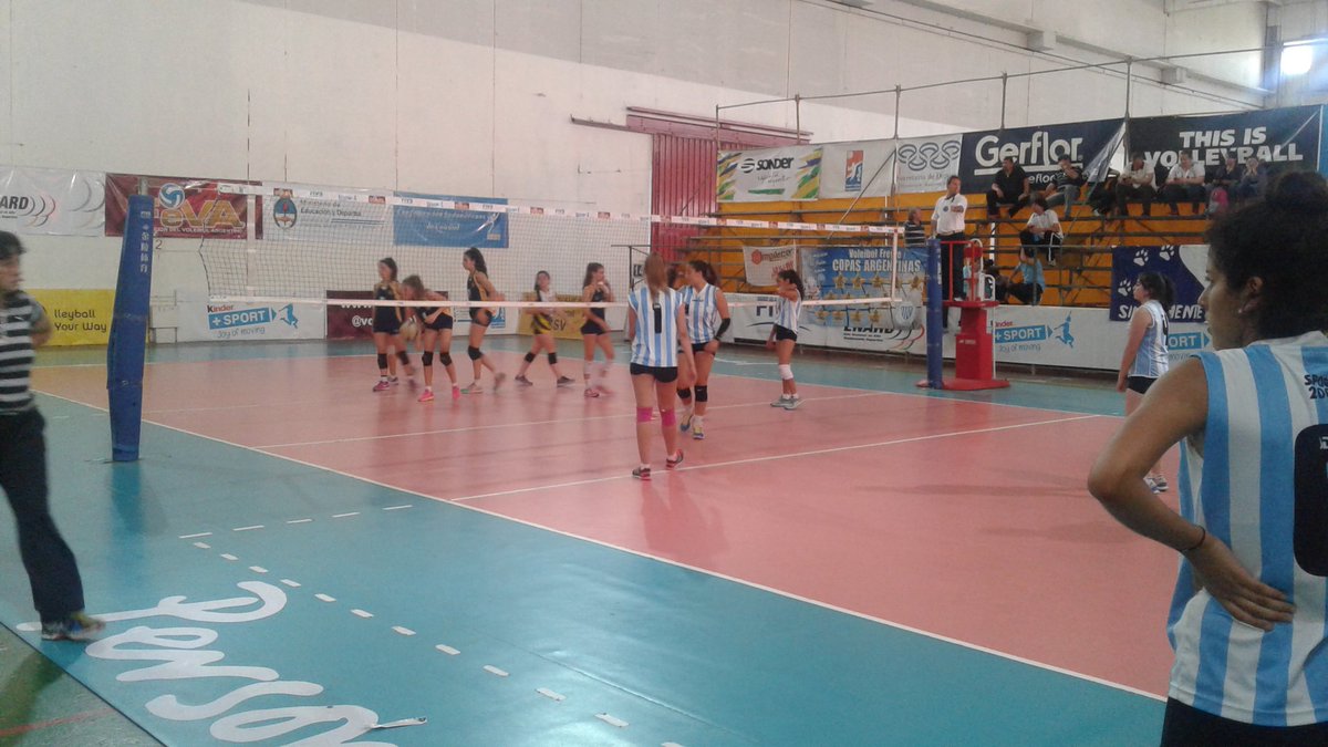 En instantes las finales de #CopaArgentinaSub15 en Chapadmalal por Tycsportsplay <a href="/Voley_FeVA/">Voleibol Argentino</a> GyELP vs 9 de Julio Freire en rama femenina