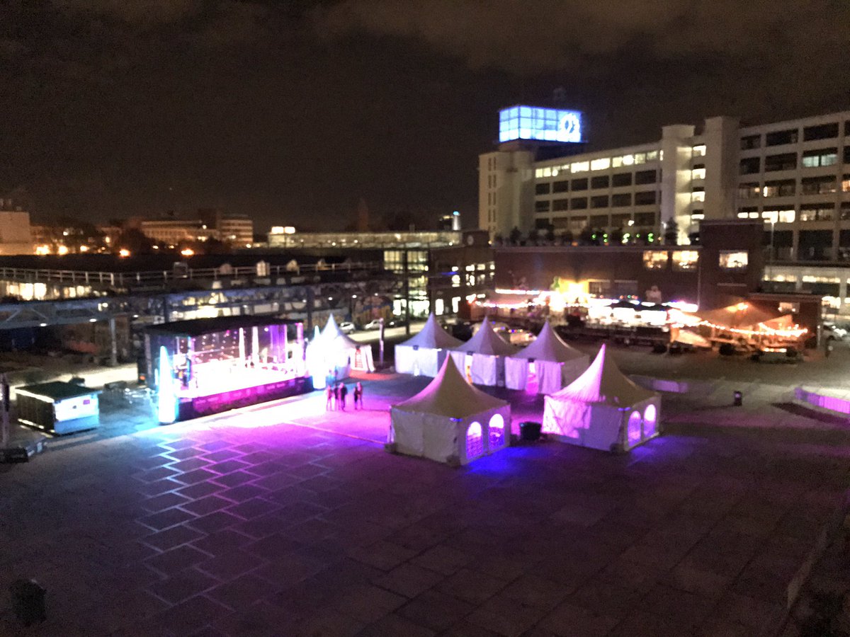 Nog een klein half uurtje en we ontvangen onze hardlopers voor de tweede editie van <a href="/GLOWRunEHV/">GLOW Run Eindhoven</a>. We zijn er klaar voor!