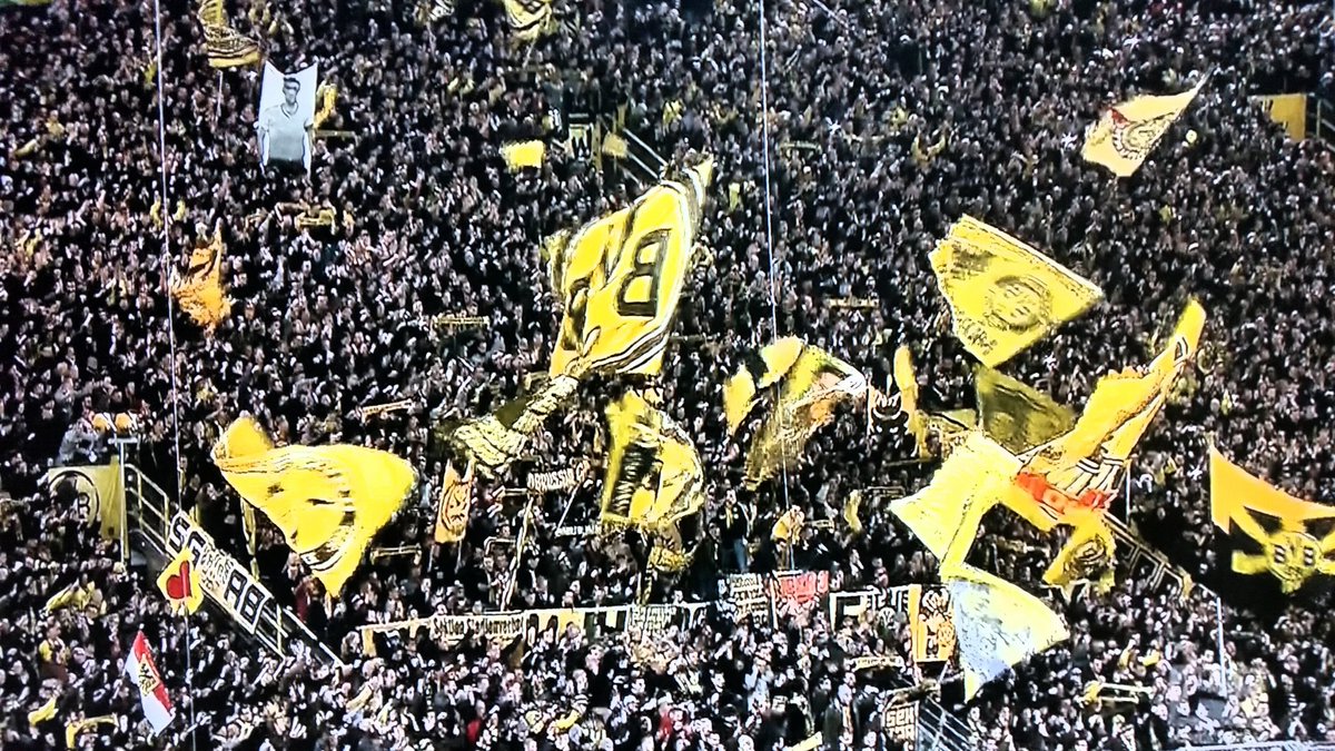 PommesSG's tweet photo. #tschüßhummels #ANTIFCB  1:0 https://t.co/7GbE9Vy2W1