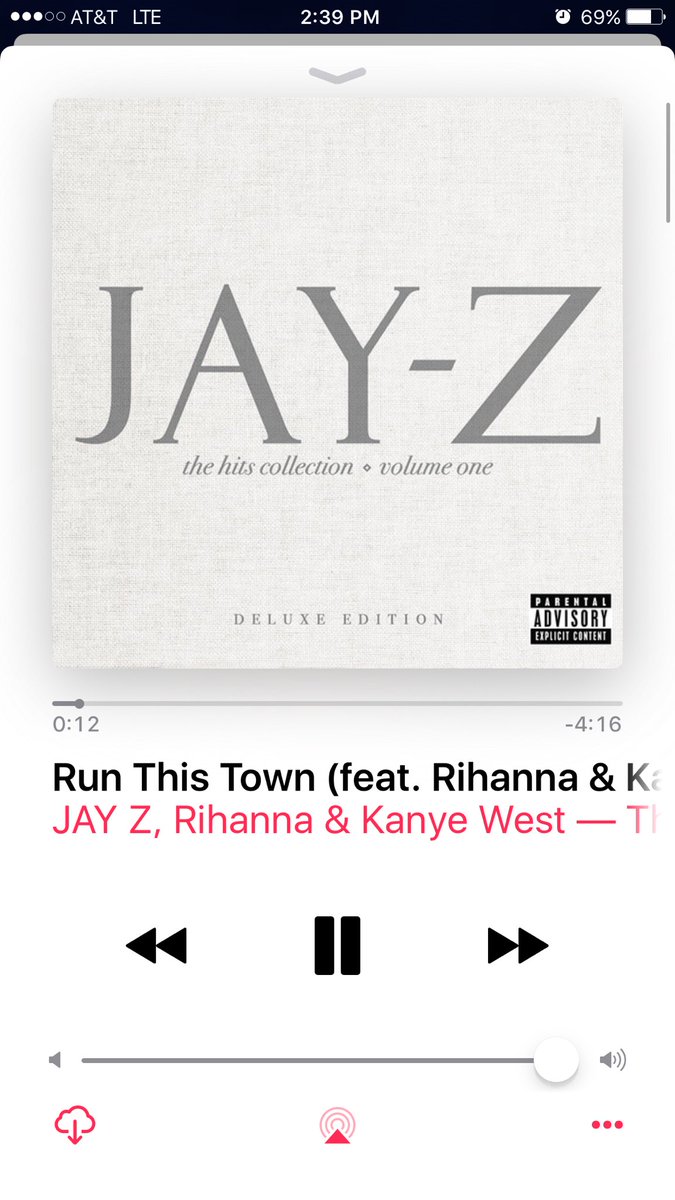 derrick_wvu's tweet photo. Leave for Morgantown, hit shuffle, this plays. #fitting #wvu #runthistowntonight https://t.co/OhdNNW2ghx