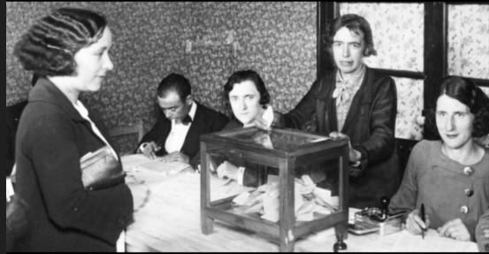 Hoy hace 83 años que las mujeres pudimos votar por primera vez en #España. Como entonces, ni un paso atrás en la lucha por la igualdad real.