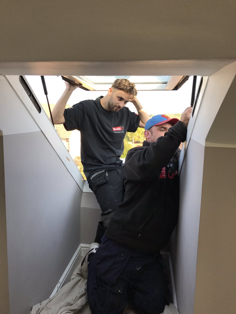 SkylightService's tweet photo. Replacement @RotoRoofWindow #roto #topthird #germanquality https://t.co/qfpFprb61J