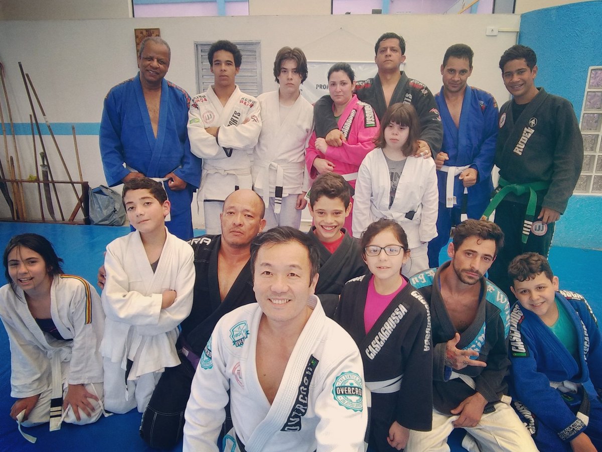 iuquio's tweet photo. Parabéns pela dedicação de todos #jiujitsu #iuquiojj #b9jj #barbosajj #overcrow #jiujitsulifestyle https://t.co/OmjcYikBum