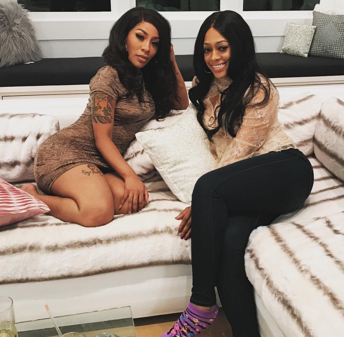 kmichelle's tweet photo. Always love. 🌻💗✨ @TRINArockstarr https://t.co/Nkvi2oPrAa