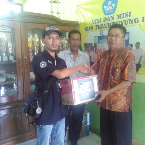 Axfc_chacink's tweet photo. Baksos AXFC INDONESIA ke SD TELUK BUYUNG 1 dan diterima Kep. UPTD Pendidikan Pakis Jaya. (Bp. H. MAMAN S MPD).
@Leo_GTRadial @GTRadial_Indo https://t.co/8Y4iRjZq33