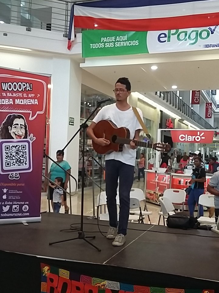 YPUSonrisa's tweet photo. Disfrutando de buena música en la @FeriaYoReciclo @joseyauh @ftmpty https://t.co/5wnOZwufRR