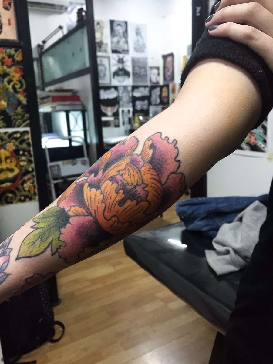 XDONPANDAX's tweet photo. #PeonyTattoo #DonPanda #AmilkarTattoo https://t.co/C65yhl9i0c